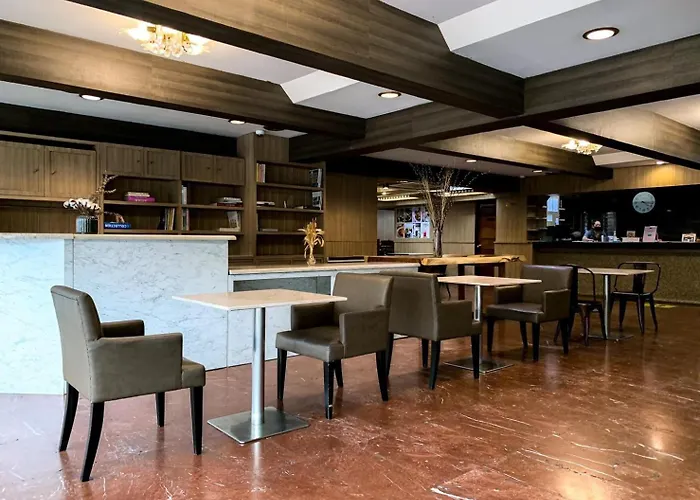 Watana Hotel